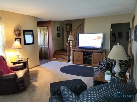 Living - 752 County Road 60, Ada, OH 45810 photo 2 of 5