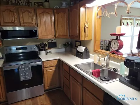 Kitchen - 752 County Road 60, Ada, OH 45810 photo 2 of 4