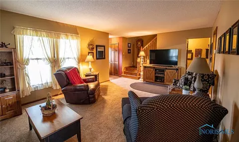 Living - 752 County Road 60, Ada, OH 45810 photo 4 of 5