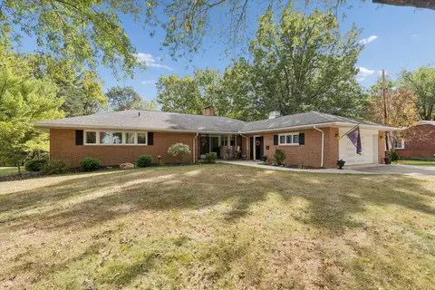 571 Parklane Dr, Woodville, OH 43469