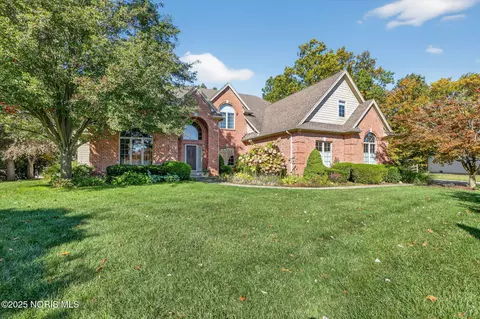 7961 Clover Creek Rd, Maumee, OH 43537