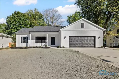 6715 Oakbrook Dr, Whitehouse, OH 43571