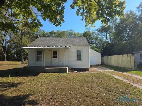 2751 S Berkey Southern Rd, Swanton, OH 43558