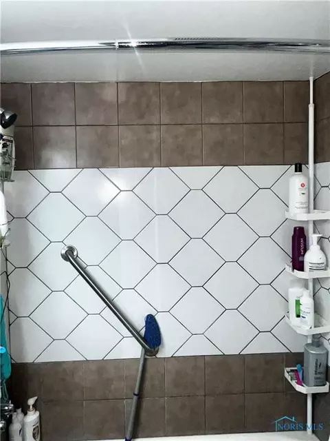 533 Bronson Ave, Toledo, OH 43608 photo 5