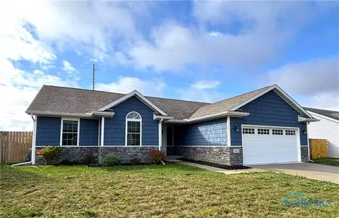 913 Tomahawk Ln, Bowling Green, OH 43402