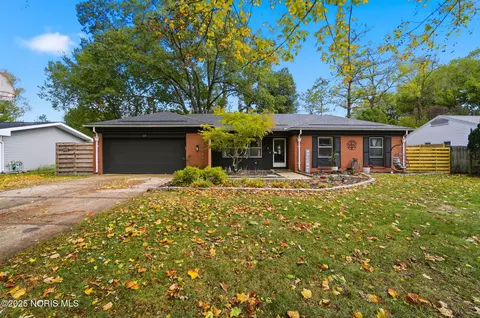519 Knollwood Dr, Bowling Green, OH 43402