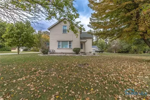 2249 Pickle Rd, Oregon, OH 43616