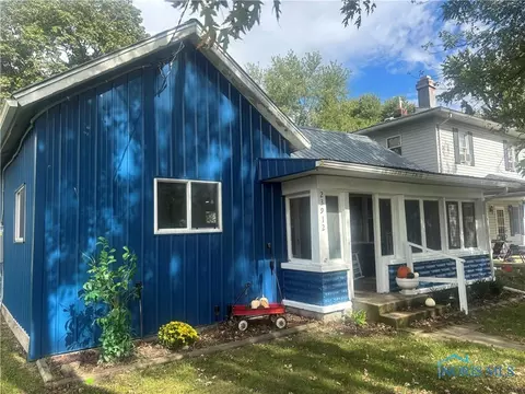 23912 E Second St, Grand Rapids, OH 43522