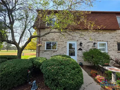 744 Fairway Dr #30, Wauseon, OH 43567