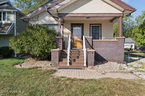 2057 Blanche Dr, Oregon, OH 43616