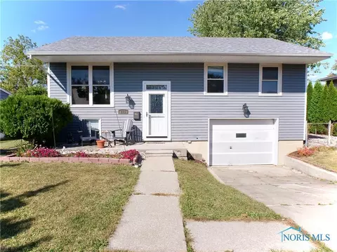 215 Earl St, Walbridge, OH 43465