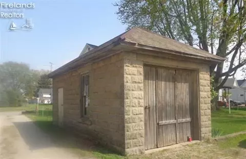 1029 Vine St, Clyde, OH 43410 photo 3