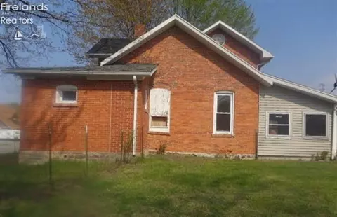 1029 Vine St, Clyde, OH 43410 photo 2