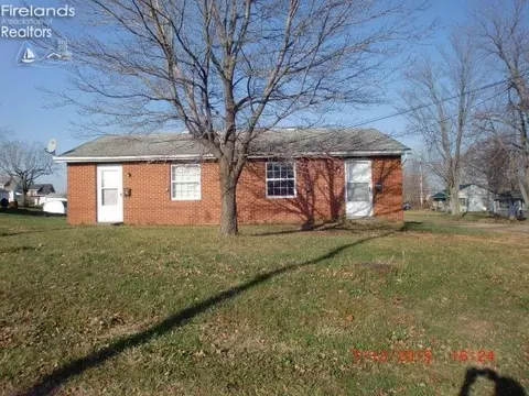 215 3rd St, Willard, OH 44890 photo 1