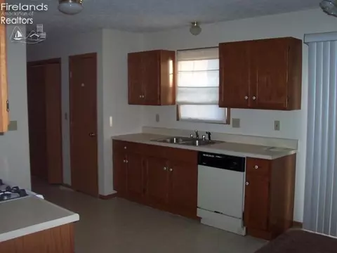 21 Ridgewood Dr, Willard, OH 44890 photo 3
