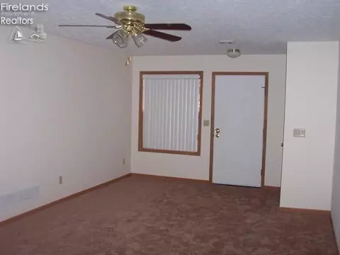 21 Ridgewood Dr, Willard, OH 44890 photo 2