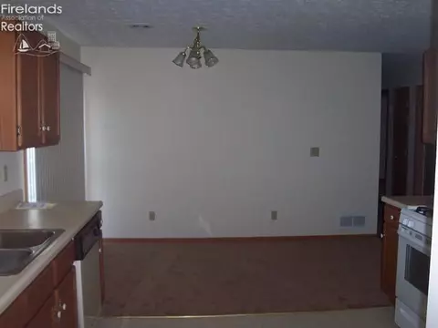21 Ridgewood Dr, Willard, OH 44890 photo 5