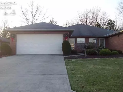 21 Ridgewood Dr, Willard, OH 44890 photo 1