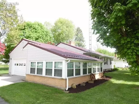 602 Ash St, Willard, OH 44890 photo 5