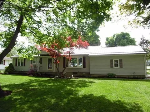 602 Ash St, Willard, OH 44890 photo 2