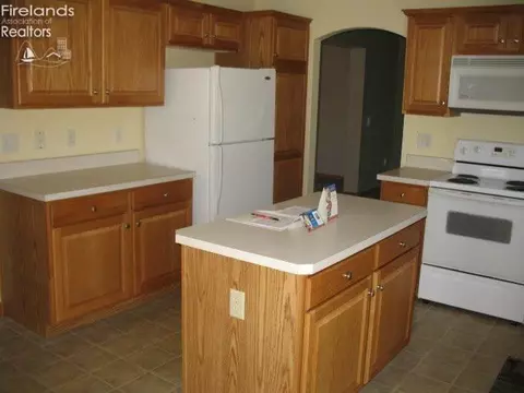 232 Nathan Dr, Clyde, OH 43410 photo 9