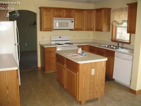 232 Nathan Dr, Clyde, OH 43410 photo 7