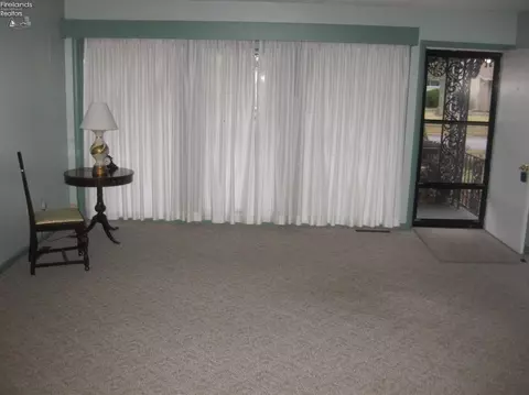311 Forest Hills Dr, Huron, OH 44839 photo 3