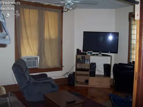 231 Spring St, Willard, OH 44890 photo 6
