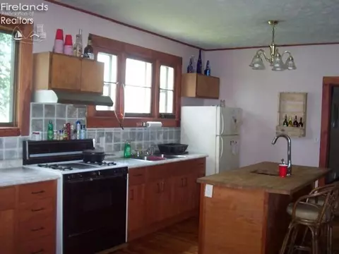 231 Spring St, Willard, OH 44890 photo 3