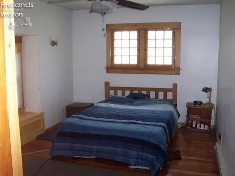 231 Spring St, Willard, OH 44890 photo 9