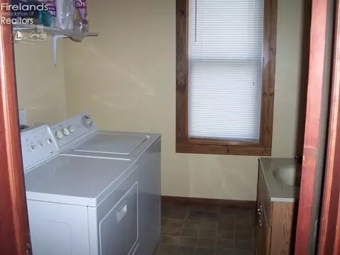 231 Spring St, Willard, OH 44890 photo 4