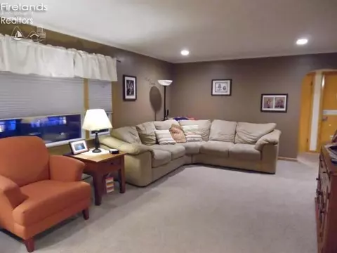 1030 S Main St, Willard, OH 44890 photo 7