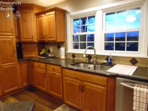 1030 S Main St, Willard, OH 44890 photo 9