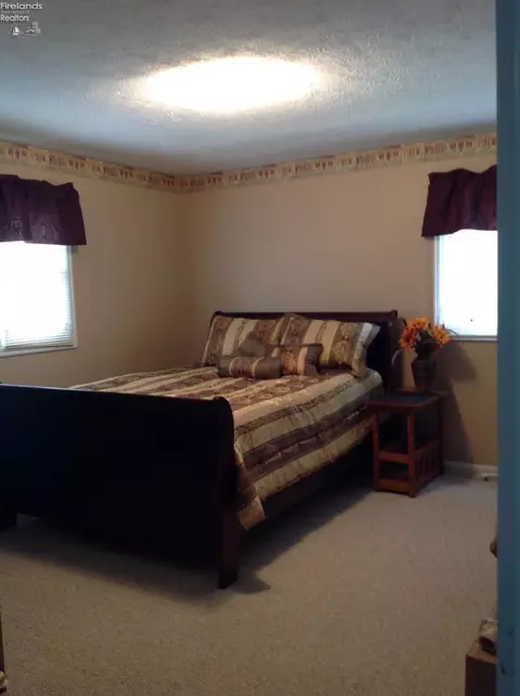 143 E Forest St, Clyde, OH 43410 photo 7
