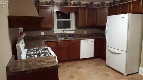 519 Paris St, Huron, OH 44839 photo 9