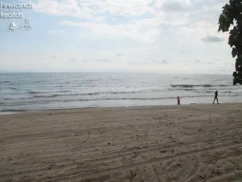2137 Cedar Pt, Sandusky, OH 44870 photo 3