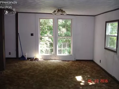 688 Timothy Dr, Willard, OH 44890 photo 4