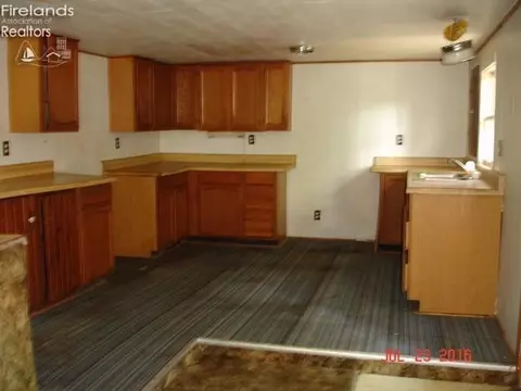 688 Timothy Dr, Willard, OH 44890 photo 2