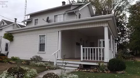 225 W Maple St, Clyde, OH 43410 photo 2