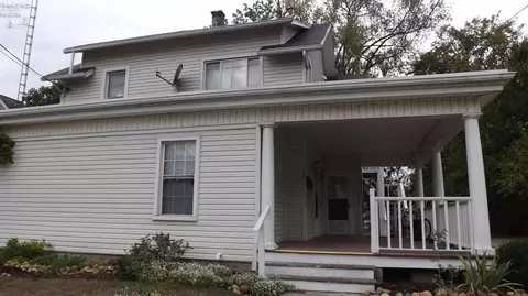 225 W Maple St, Clyde, OH 43410 photo 3