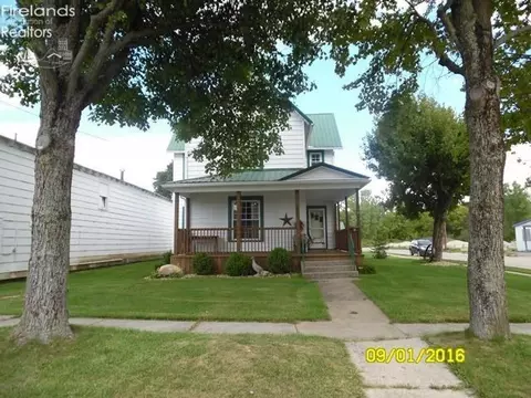 223 E Laurel St, Willard, OH 44890 photo 2