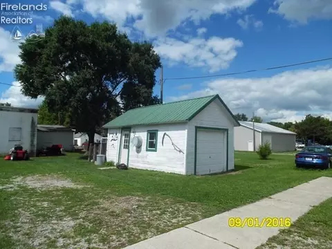 223 E Laurel St, Willard, OH 44890 photo 5