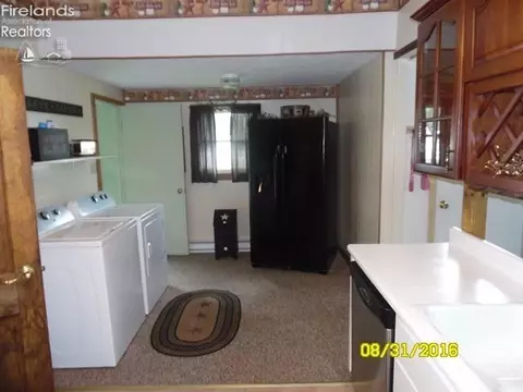 223 E Laurel St, Willard, OH 44890 photo 8