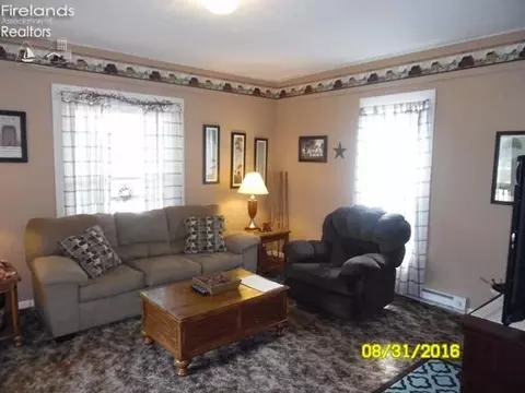 223 E Laurel St, Willard, OH 44890 photo 10