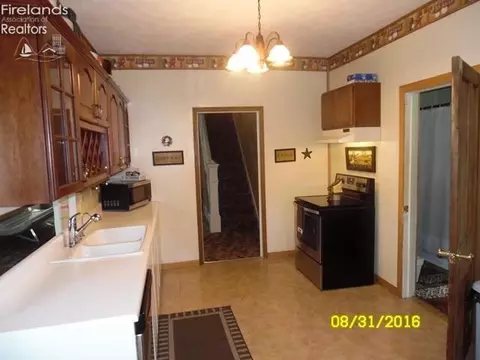 223 E Laurel St, Willard, OH 44890 photo 7