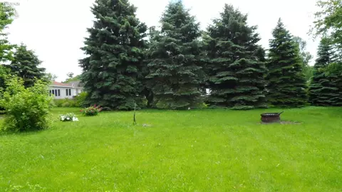 5557 Edmonds Rd, Bellevue, OH 44811 photo 3