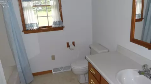 5557 Edmonds Rd, Bellevue, OH 44811 photo 9