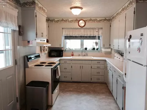 98 Benedict Ave, Norwalk, OH 44857 photo 8