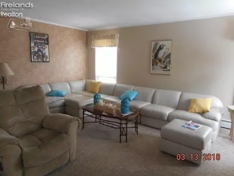 1110 Cherry Dr, Willard, OH 44890 photo 9
