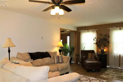 917 Glenview Dr, Huron, OH 44839 photo 3